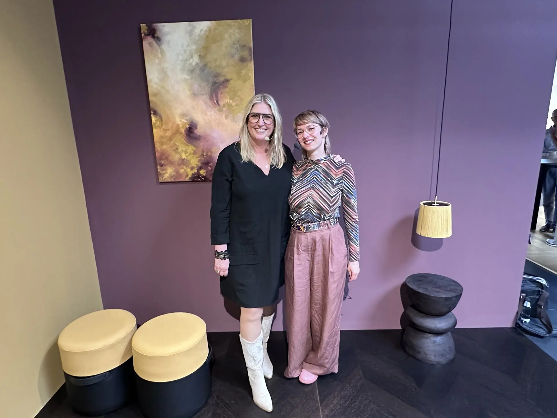 Gastgeberin Katrin de Louw mit Alina Schartner